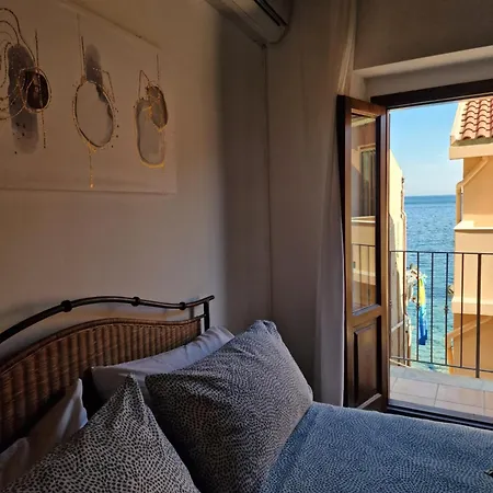 La Casetta Azzurra Chianalea - Locazione Turistica ゲストハウス 3*